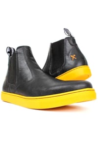 BOTA PRETA COM AMARELO TOKYO
