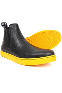 BOTA PRETA COM AMARELO TOKYO
