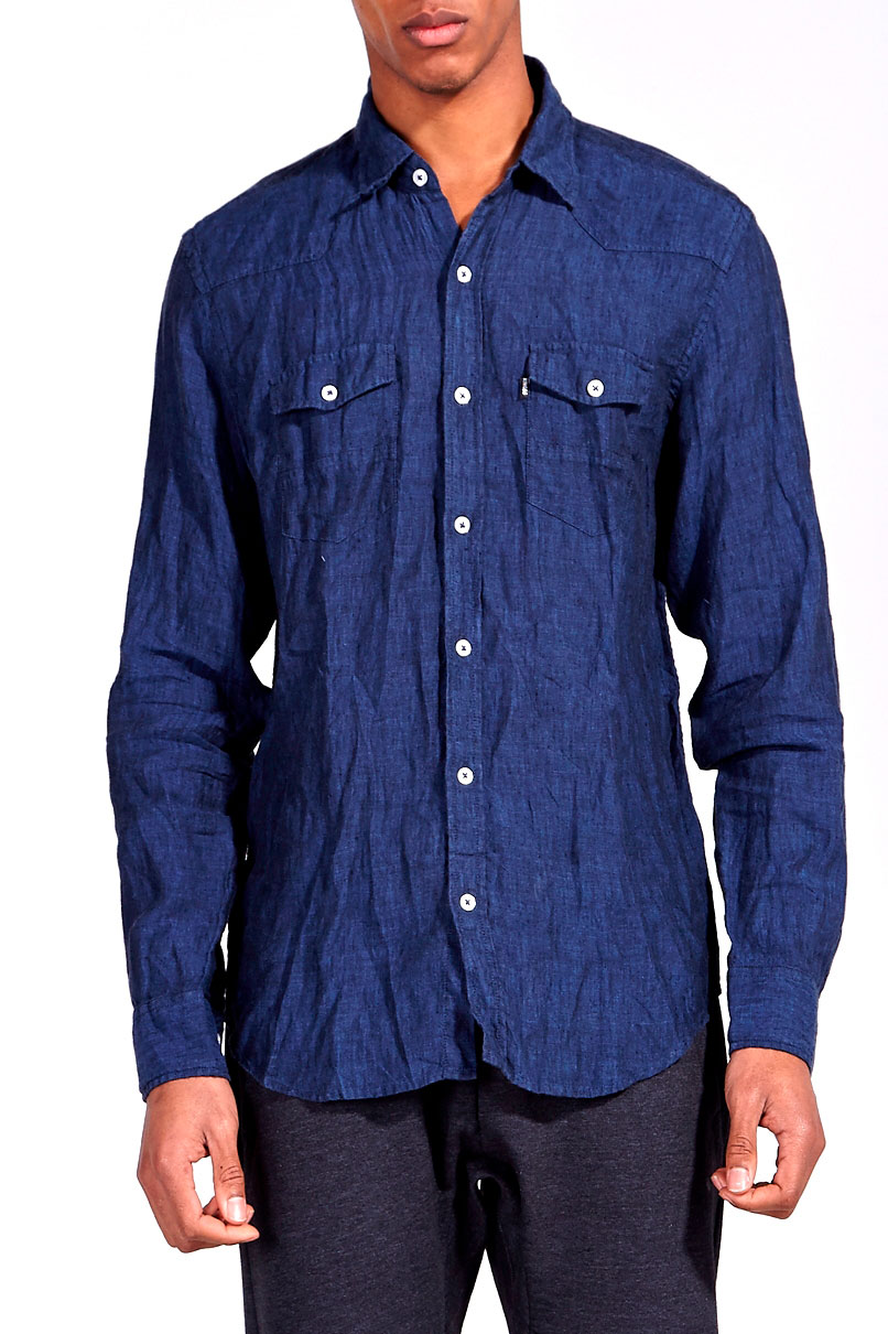 camisa azul de linho