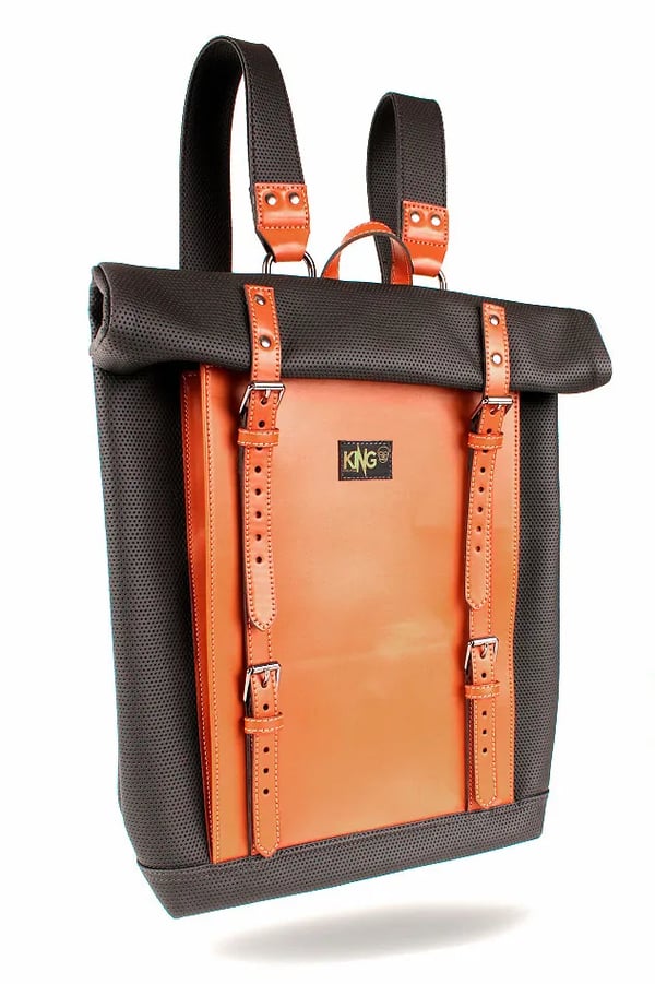 MOCHILA VEGANA FAKE LEATHER PRETA COM CASTOR BERLIN