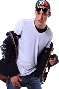 CAMISETA BRANCA LISA GOLA V PIMA PLAN