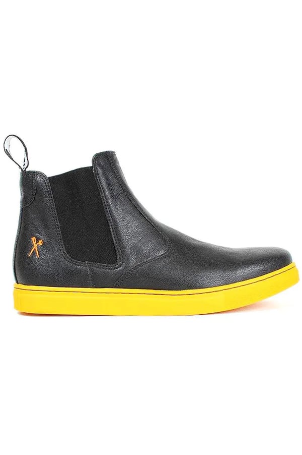 BOTA PRETA COM AMARELO TOKYO
