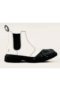BOTA ED. LTDA | STUDIO55