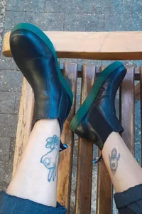 BOTA PRETA COM VERDE TOKYO