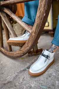 BOTA WALLABEE BRANCA