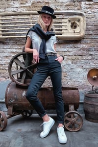 CALÇA JEANS PRETA POP BLACK TO BLACK 80'S