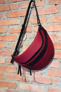 POCHETE VEGANA VERMELHO COM PRETO FAKE LEATHER