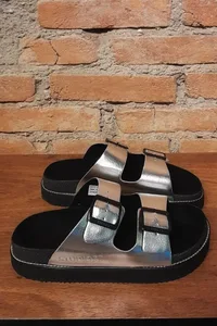 SANDALIA BERLIN PRATA